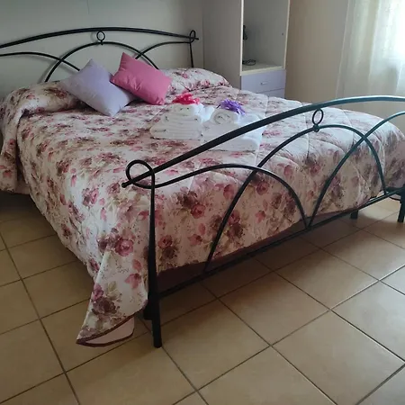 Ros' S House Guest house *