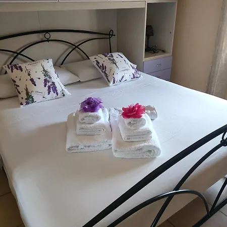 Ros' S House Guest house *